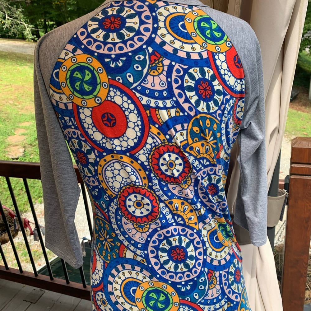π LulaRoe Randy Small Baseball Tee π - Picture 3 of 3